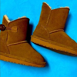 Toddler bear paw boots
